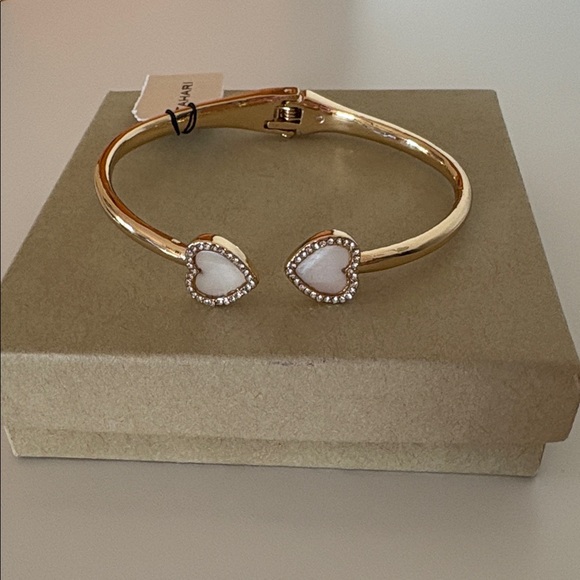 TAHARI Gold/ Mother of Pearl Heart Cuff NWT - Picture 3 of 8